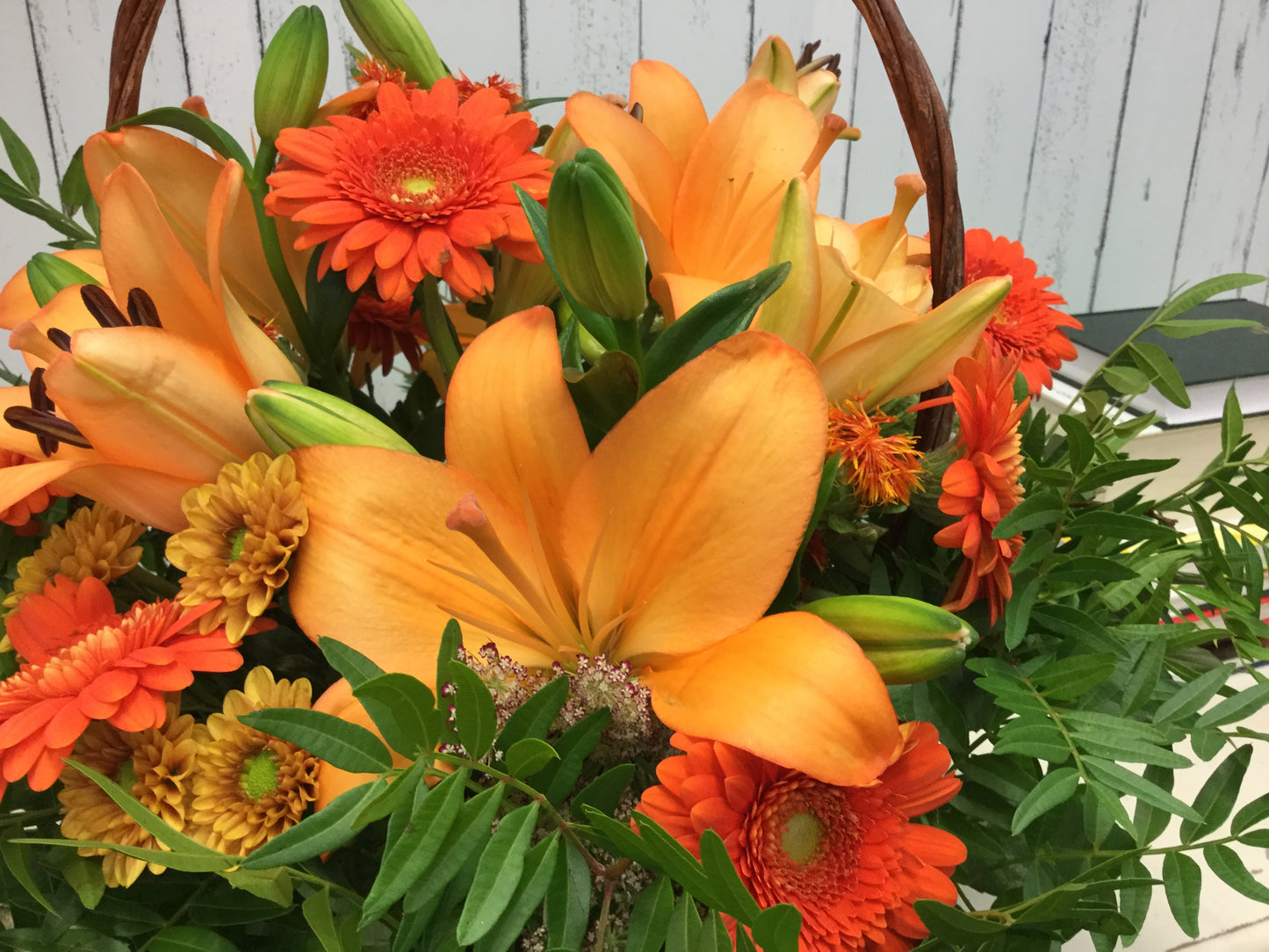MEDIUM Center Various Flowers