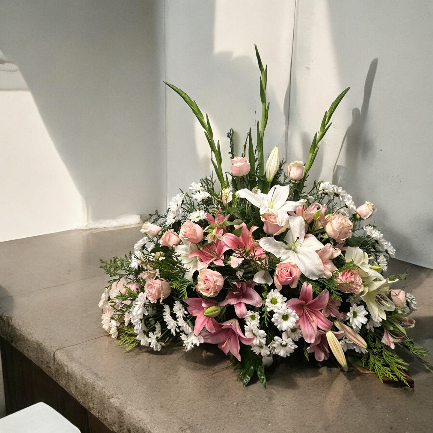 MEDIUM Center Various Flowers