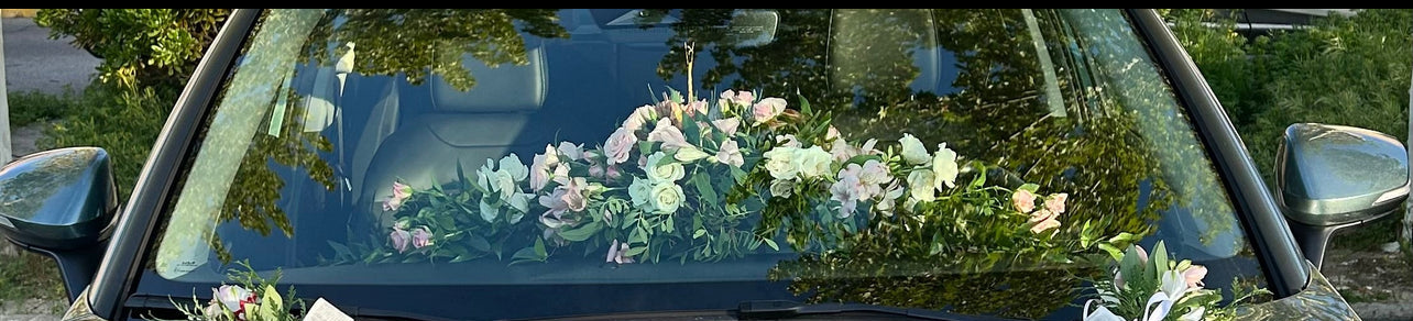 Decoration for the bride and groom's car tray