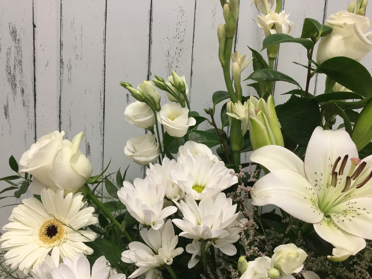 MEDIUM Center Various Flowers 
